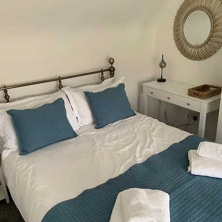 Award Winning Pet Friendly Paddock Holiday home *