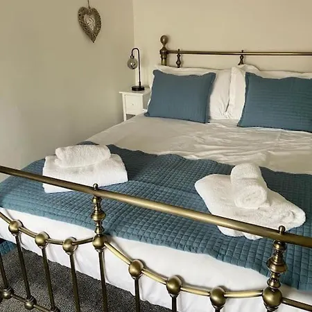 Award Winning Pet Friendly Paddock * Whitby