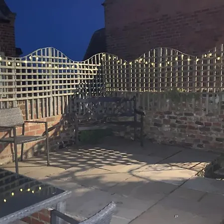 Award Winning Pet Friendly Paddock Whitby