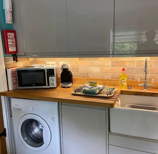 Award Winning Pet Friendly Paddock * Whitby