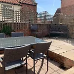 Award Winning Pet Friendly Paddock Whitby