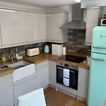 Award Winning Pet Friendly Paddock Tatil Evi